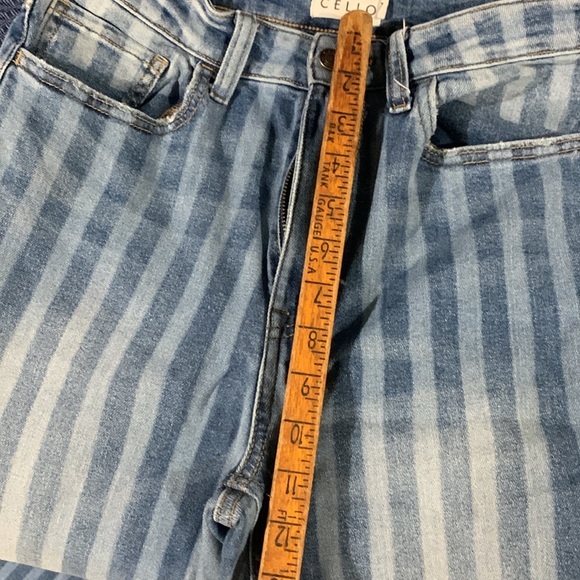 CELLO Flare High Waisted Jeans - Picture 8 of 10